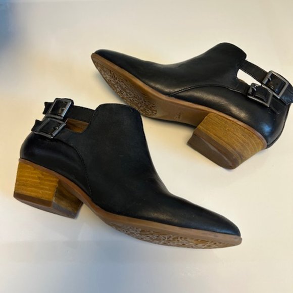 Clarks Collection Sz 7M Black Leather Ankle Booties #20701 Womens 2 Buckles Zip - Picture 3 of 5